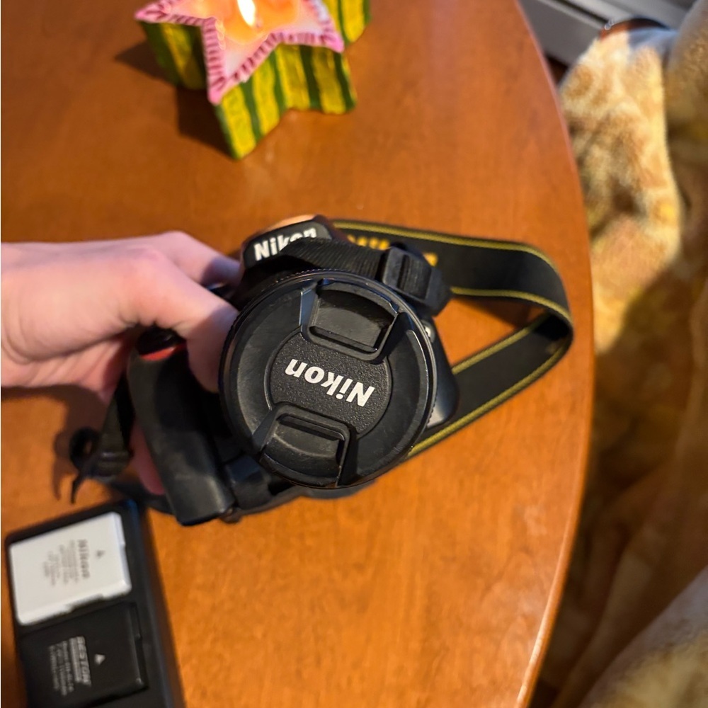 Nikon Black DSLR Camera with Lens and Charger - Picture 2 of 4